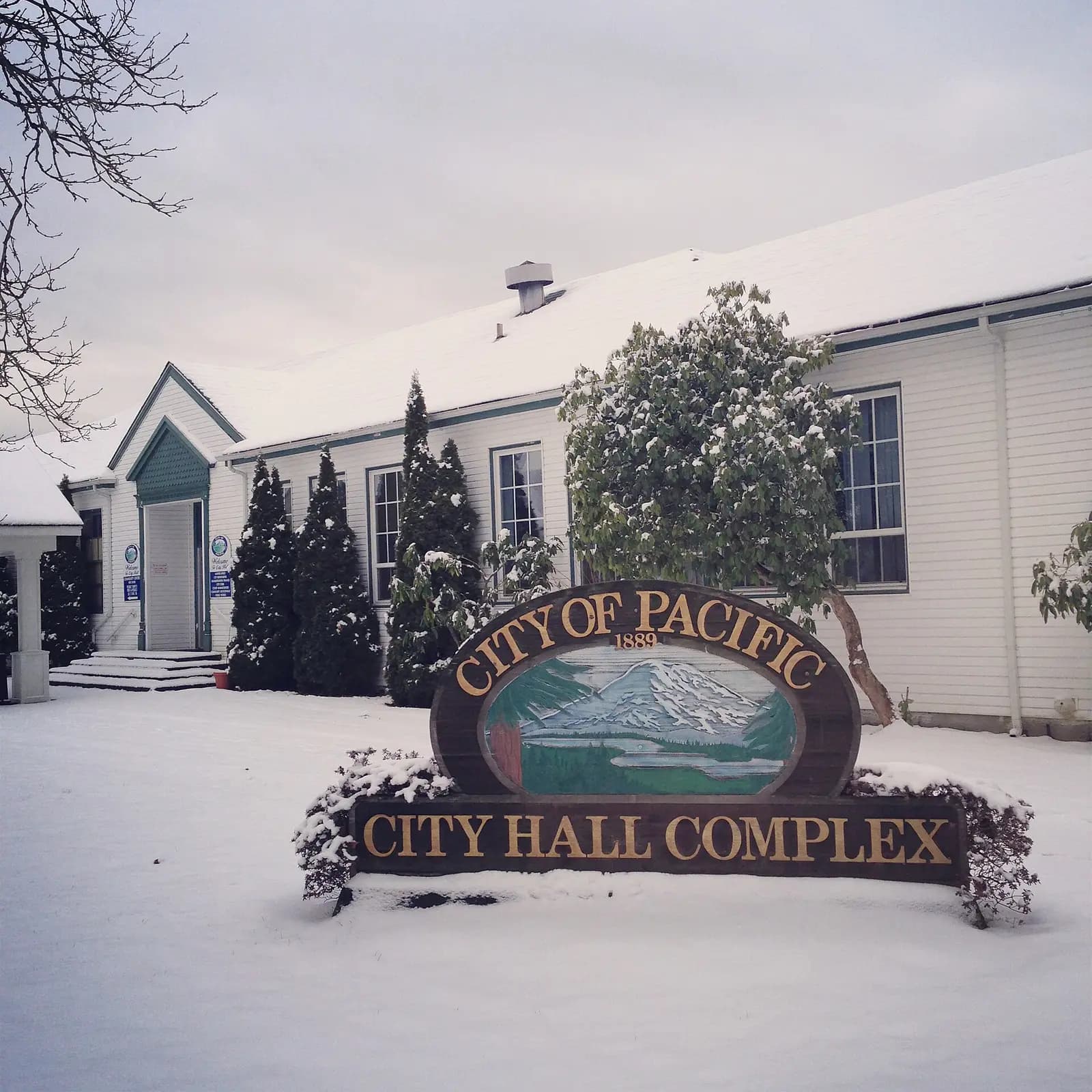 Pacific, Washington: Pacific City Hall & sign